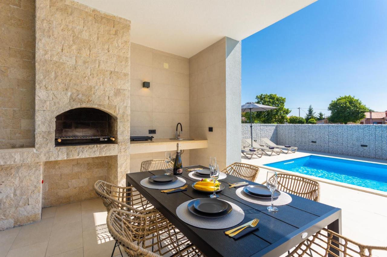 Villa Ovis Peresiji Bagian luar foto