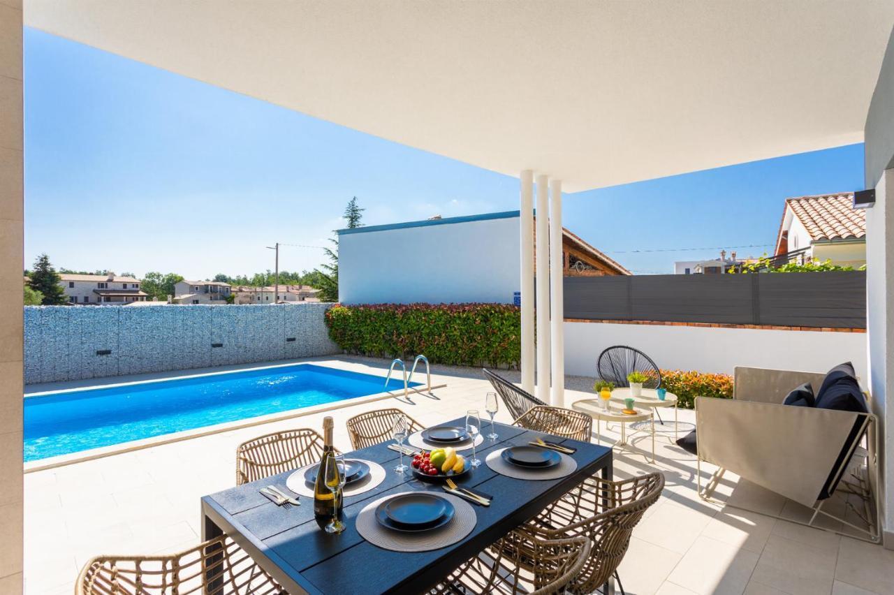 Villa Ovis Peresiji Bagian luar foto