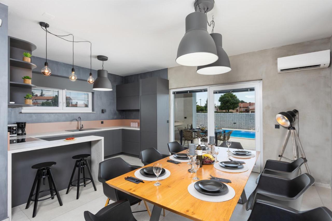 Villa Ovis Peresiji Bagian luar foto
